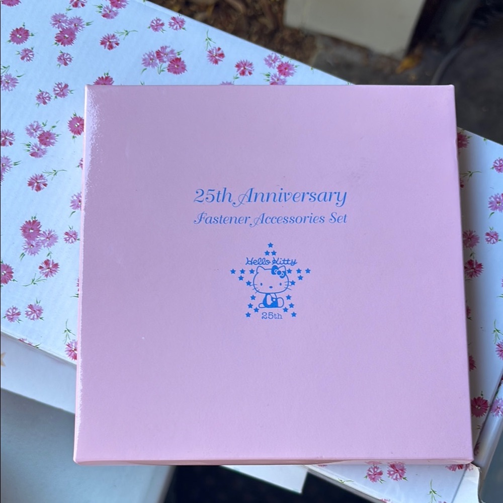 Hello Kitty 25th Anniversary Fastener Accessories Set